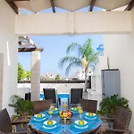 Maison Menelaos