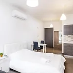 Spacious Studio Downtown