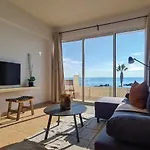 Phaedrus Living: Seaview Luxury Flat Paphinia 204