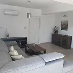 Cosy Apartment In Kato Paphos With Pool Access