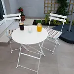 Modern & Cozy Studio W/ Backyard Near City Center