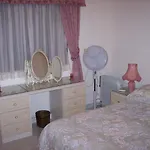 Bungalow With 2 Double Bedrooms In The Hills .