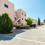 1 Bedroom Garden Flat, Sleeps 4