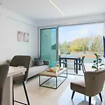 Phaedrus Living - Seaside Executive Flat Harbour 204