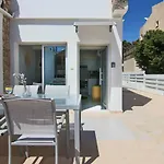 Phaedrus Living City View Fountain Court 08