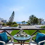 Seawaves 1- Bedroom Apartment Near Meneou Beach