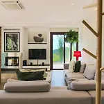 Phaedrus Living: Forest View Luxury Villa Chantara