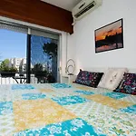 Artemis 3, Beachfront Boutique Apartment