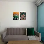 Phaedrus Living - Seaside Executive Flat Harbour 203