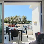 Phaedrus Living - Seaside Executive Flat Harbour 203