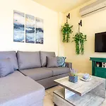 Blue Time 2-Bedroom Apartment In Larnaca