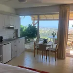 Breath-Taking Studio On Hill Top With Pool