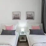 Aziza 1- Bedroom Apartment In Larnaca