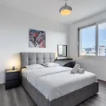 Sunflower 1-Bedroom Apartment In Larnaca