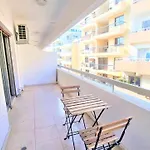 Comfy 2Br Apartment In The City Center, Free Parking And 3Min Walk To The Beach!