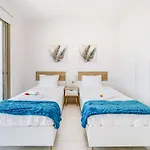 Adolina Apartments By Ezoria Villas