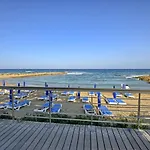 Polyxenia Holiday House