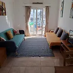 Newly Renovated Apartment In Tourist Area