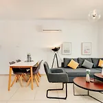 Sunnyvillas: 2Br Mythical Apt*Swimming Pool*Ak04