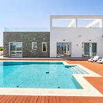 Seafront Villa Cecelia By Ruidoso Luxury
