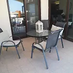 Lovely 2 Bed, Pool By The Sea