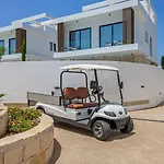 Sanders Bayfront Luxury Villas