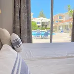 Nicki Resort: Cozy Flat Pool View