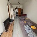 Cosy Flat Next To Beach