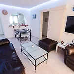 Alexis Apartments - Modern 2-Bedroom With Swimming Pool