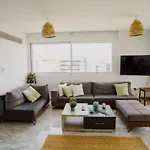 Hubstay - Seaview Pearl Suite Mackenzie By Larnaca Airport