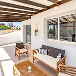 Villa Daphne By Ezoria Villas