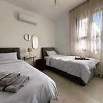 Myguest Arrius 27, Amaizing Spacious 2-Bedroom-2 Bathroom Apartment