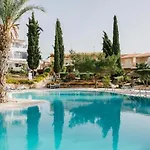 Regina Gardens - Spacious, 3 Bed, Ground Floor Unit With Large Patio