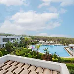 Sea And Mountain View Apartment At Sun Valley