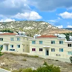 Quiet Cozy Apartment, Full New Ac, Covered Parking, Fast Wi-Fi