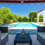 Sun Beach Villa Thio