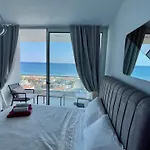 Colourful Suites By The Coast