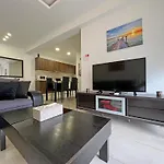 Albert'S Apartment Center 202B