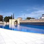 Aphrodite Hills Renovated Flat L01 With Garden