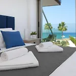 Jenny - Beachfront Apartment