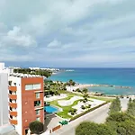 Jenny - Beachfront Apartment