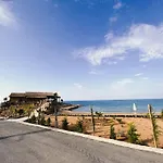 Dreamview Suite Beachfront Getaway