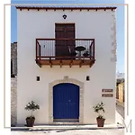 Melissothea Stone Suites