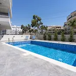 Maryam'S 2-Br Apt Facing Larnaca Harbor W/ Pool