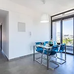 Maryam'S 2-Br Apt Facing Larnaca Harbor W/ Pool