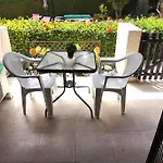 Ibiscus Gardens Near Beach, Bars & Amenities