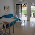 Ibiscus Gardens Near Beach, Bars & Amenities