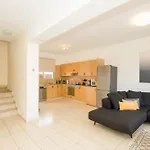 Villa Breeze