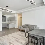 2 Bedroom Luxury By The Beach