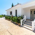 Villa Kathi By Ezoria Villas